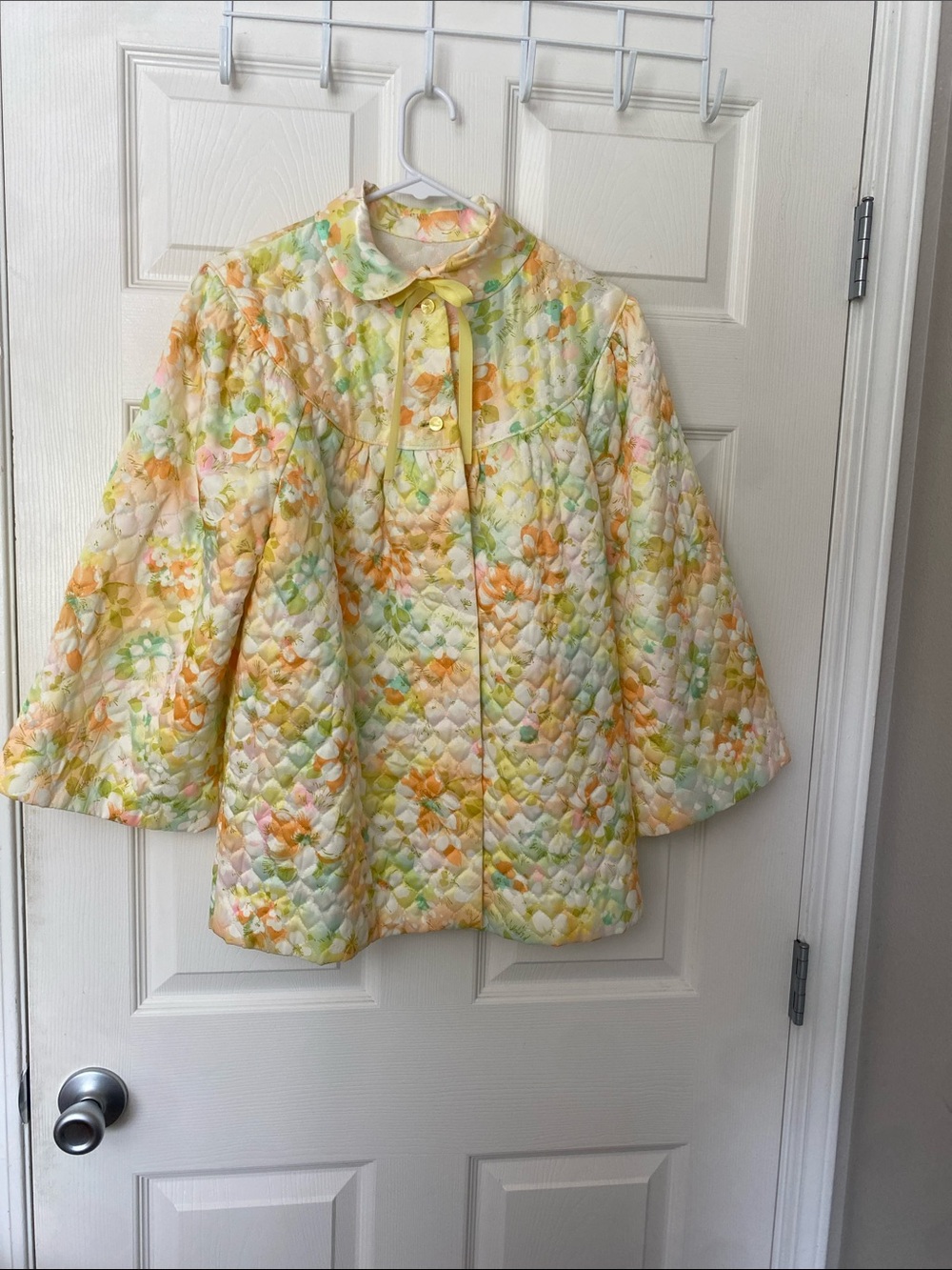Vintage Bed Jacket Quilted Floral M/ L 1960’s Retro Floral Pink Yellow Floral